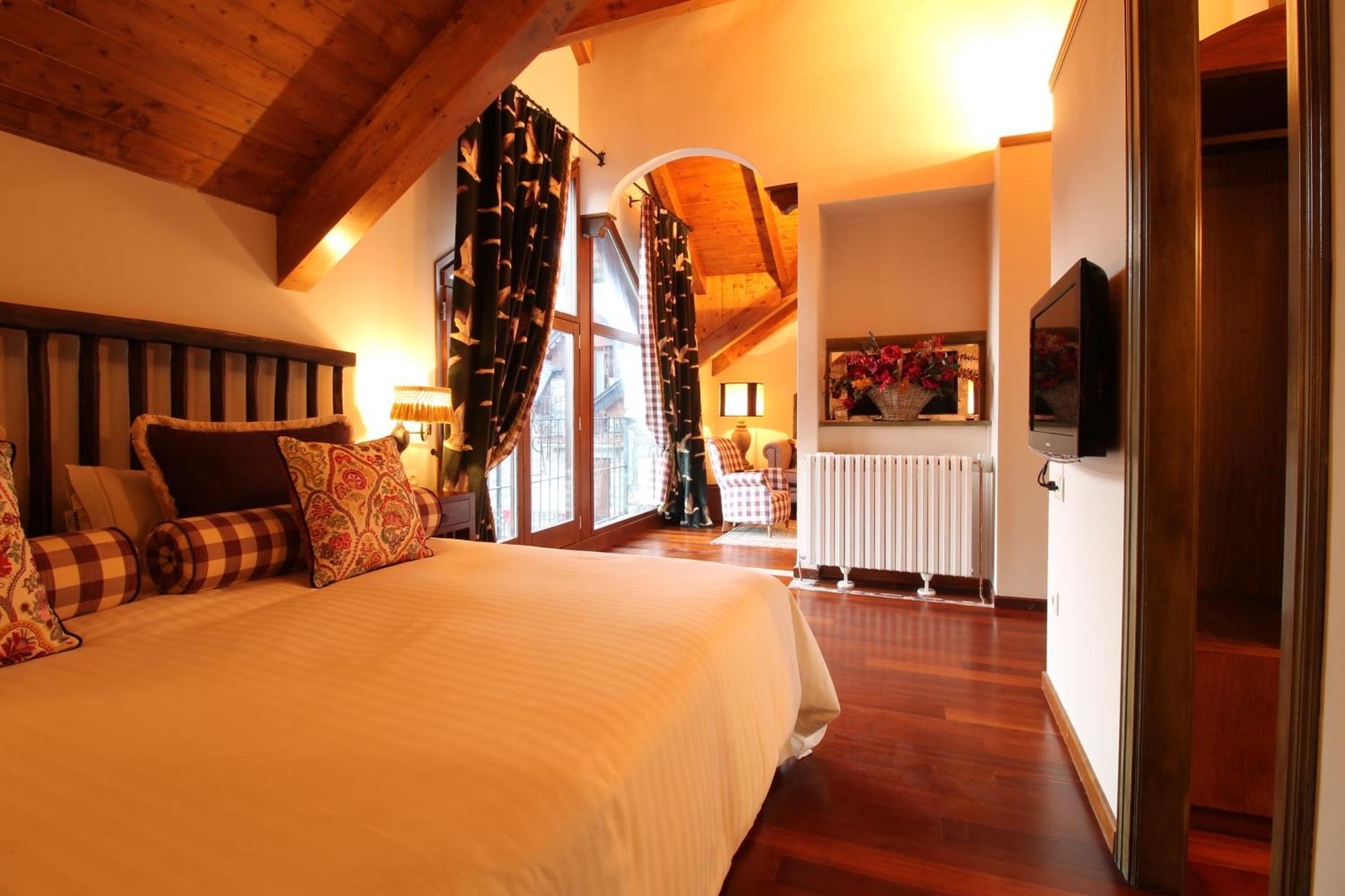 Abadia Del Pirineo Hotell Tramacastilla de Tena Eksteriør bilde