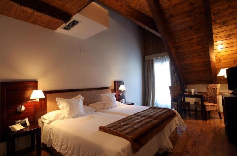 Abadia Del Pirineo Hotell Tramacastilla de Tena Rom bilde
